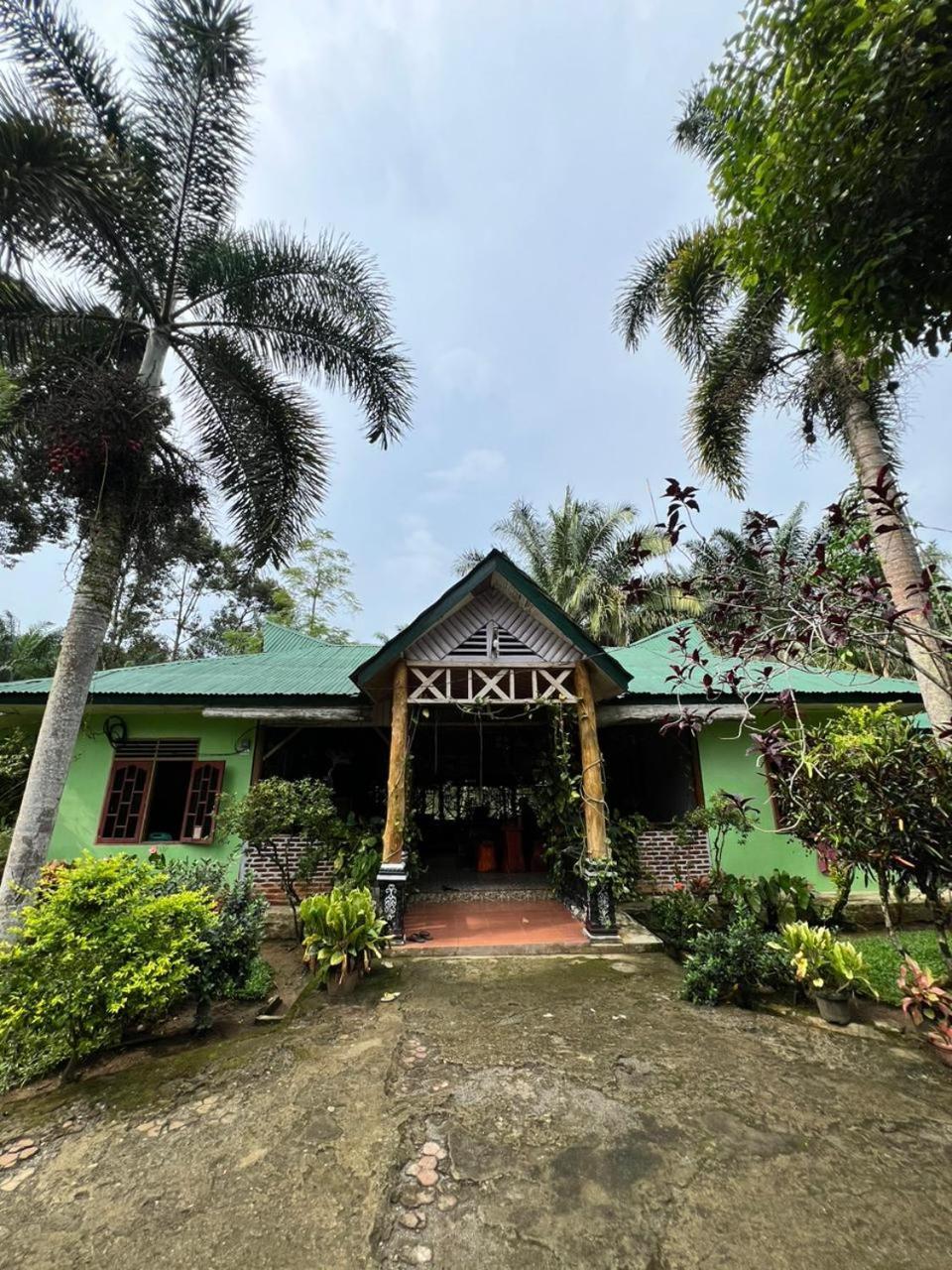 Wisma Batu Mandi Букит Лаванг Екстериор снимка