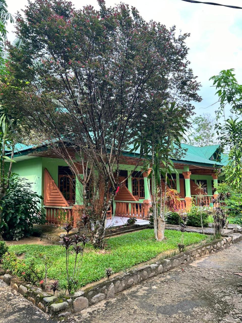 Wisma Batu Mandi Букит Лаванг Екстериор снимка