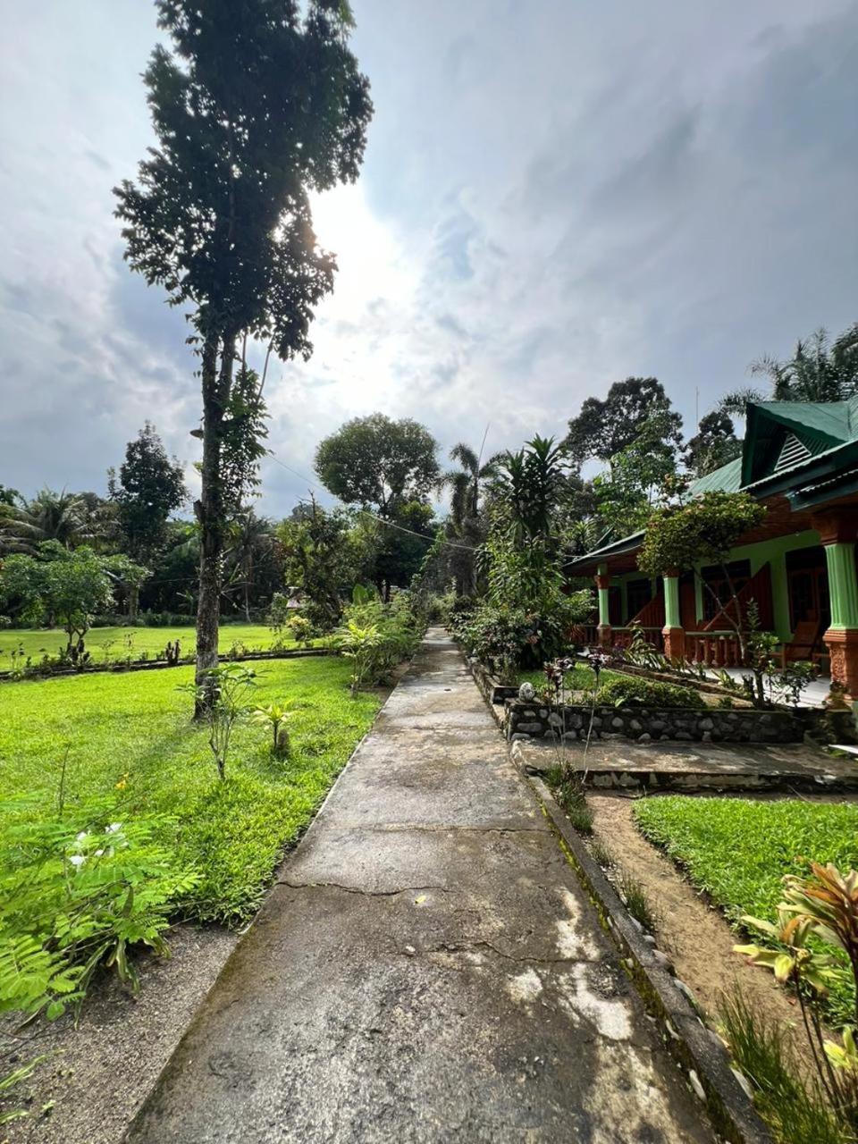 Wisma Batu Mandi Букит Лаванг Екстериор снимка