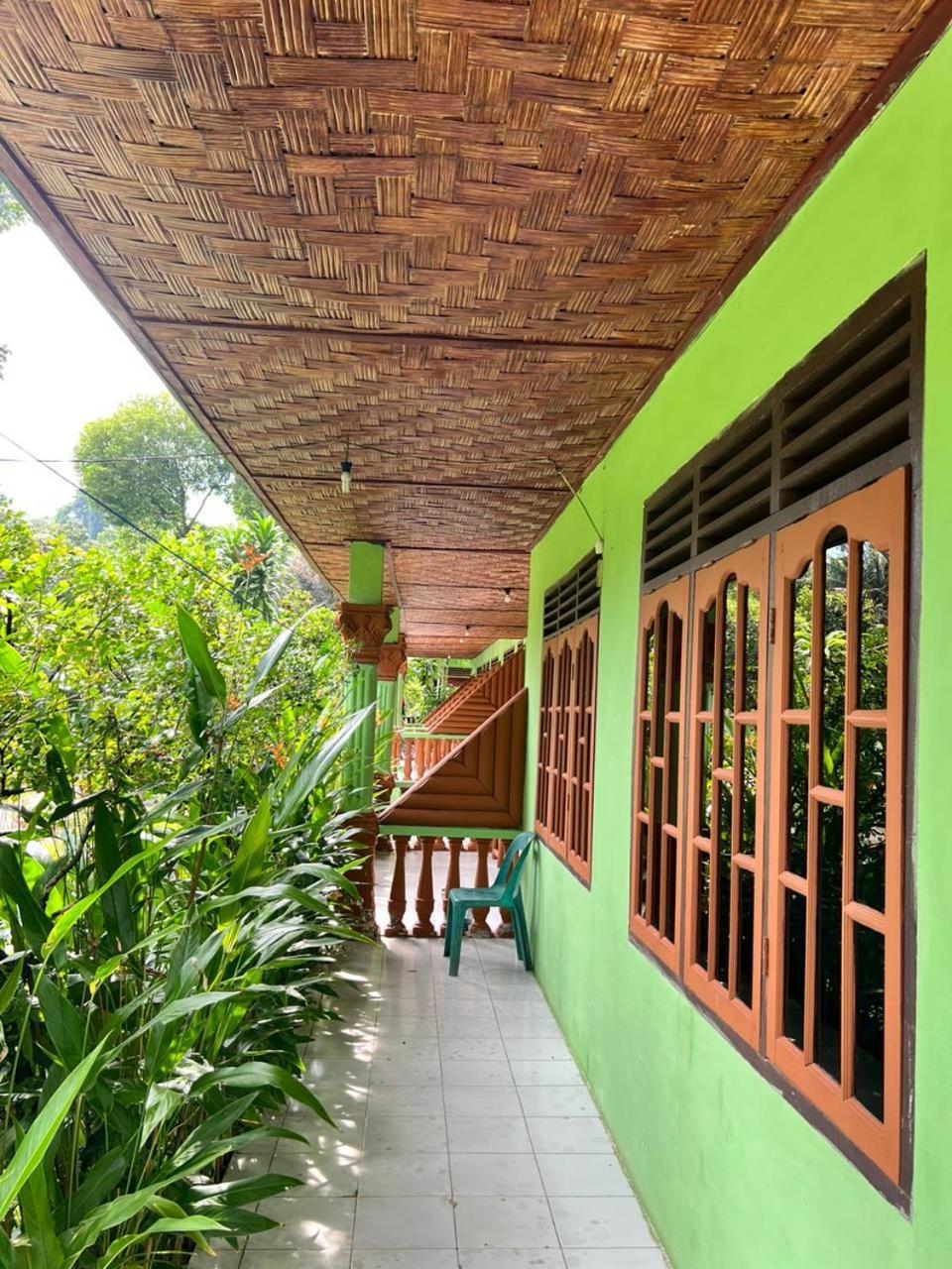 Wisma Batu Mandi Букит Лаванг Екстериор снимка
